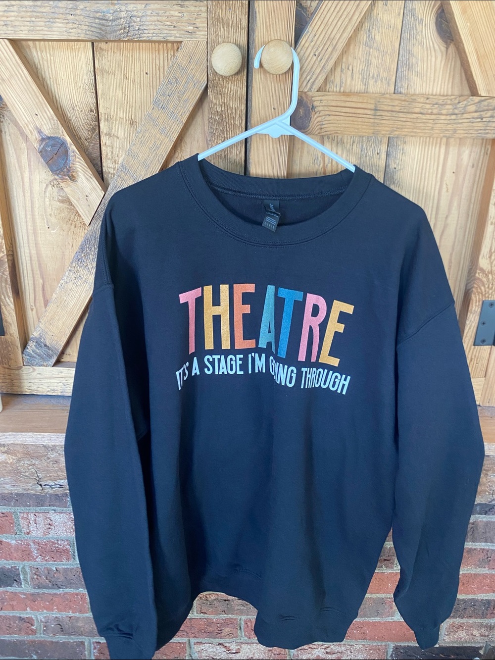 GILDAN Black 'THEATRE' Graphic Crewneck Sweatshirt women’s large